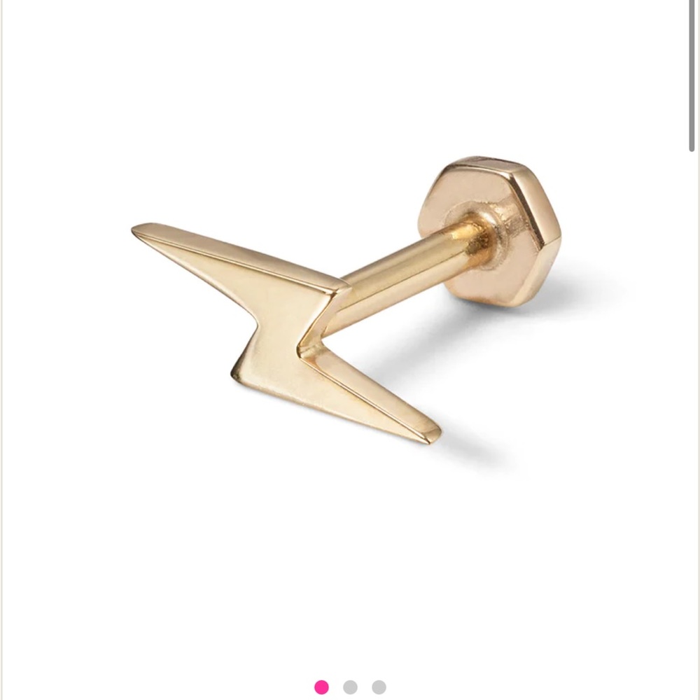 wildlike motif lightning yellow gold stud